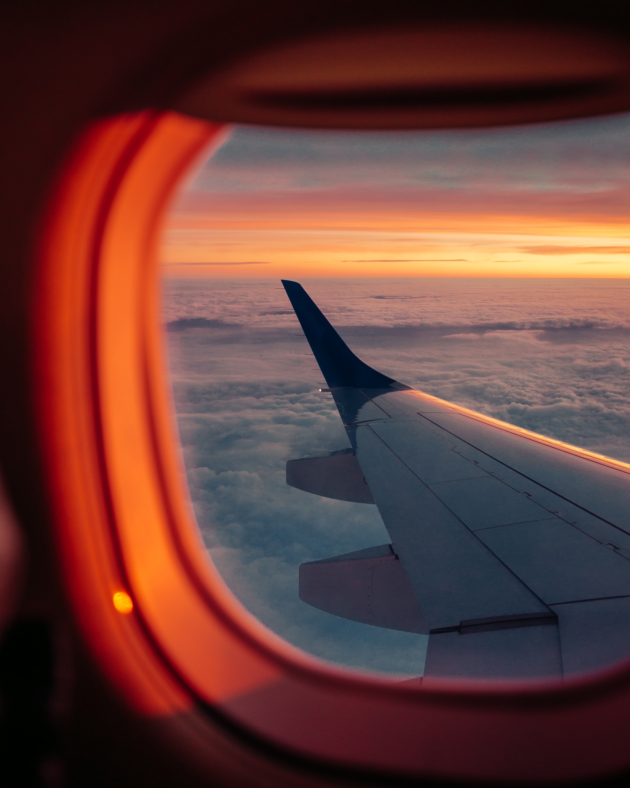 aereo finestrino al tramonto.jpg